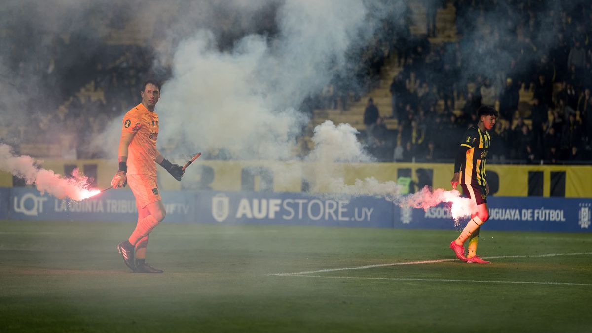 graves-incidentes-en-el-campeon-del-siglo:-parte-de-la-barra-de-penarol-intento-deliberadamente-suspender-el-partido-ante-city-torque-y-se-genero-una-batalla-campal-en-la-tribuna-cataldi