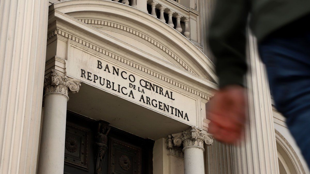 el-bcra-no-compro-dolares-por-segunda-rueda-consecutiva,-aunque-las-reservas-volvieron-a-subir