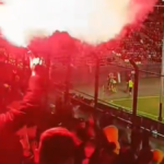 el-momento-en-el-que-volo-una-bengala-desde-la-barra-de-penarol-a-la-cancha-del-campeon-del-siglo-en-pleno-partido-ante-montevideo-city-torque;-mira-el-video-en-la-cataldi