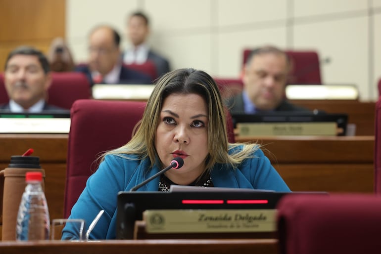 senadora-he’i-que-tirara-la-toalla-tras-escandalo