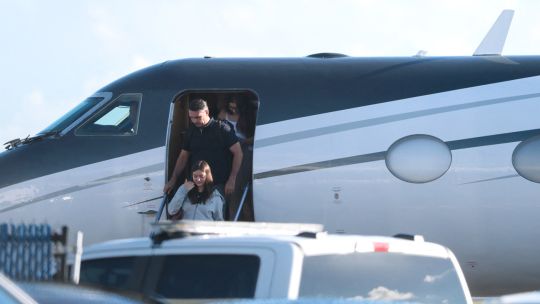 flavio-bolsonaro-received-by-us-authorities-as-he-lands-in-florida-with-family