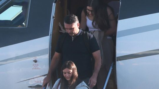 flavio-bolsonaro-arrives-in-florida,-fleeing-brazil-after-losing-election