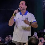 carlos-bolsonaro-visita-jair-e-diz-que-pai-ainda-tenta-‘assimilar’-ultimos-acontecimentos