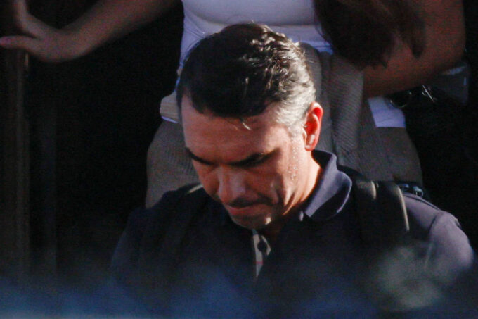 em-42h,-flavio-bolsonaro-foi-de-‘nunca-pensei-em-sair-do-pais’-a-chegada-a-miami,-veja-cronologia