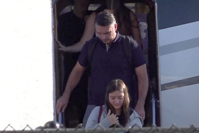 flavio-bolsonaro-aterriza-en-miami-junto-a-su-familia-luego-de-huir-de-brasil-tras-perder-las-elecciones