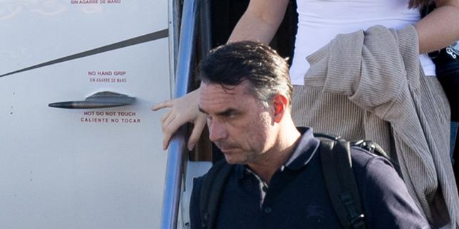 en-fuite-aux-etats-unis,-flavio-bolsonaro-assure-etre-le-« leader »-du-bresil