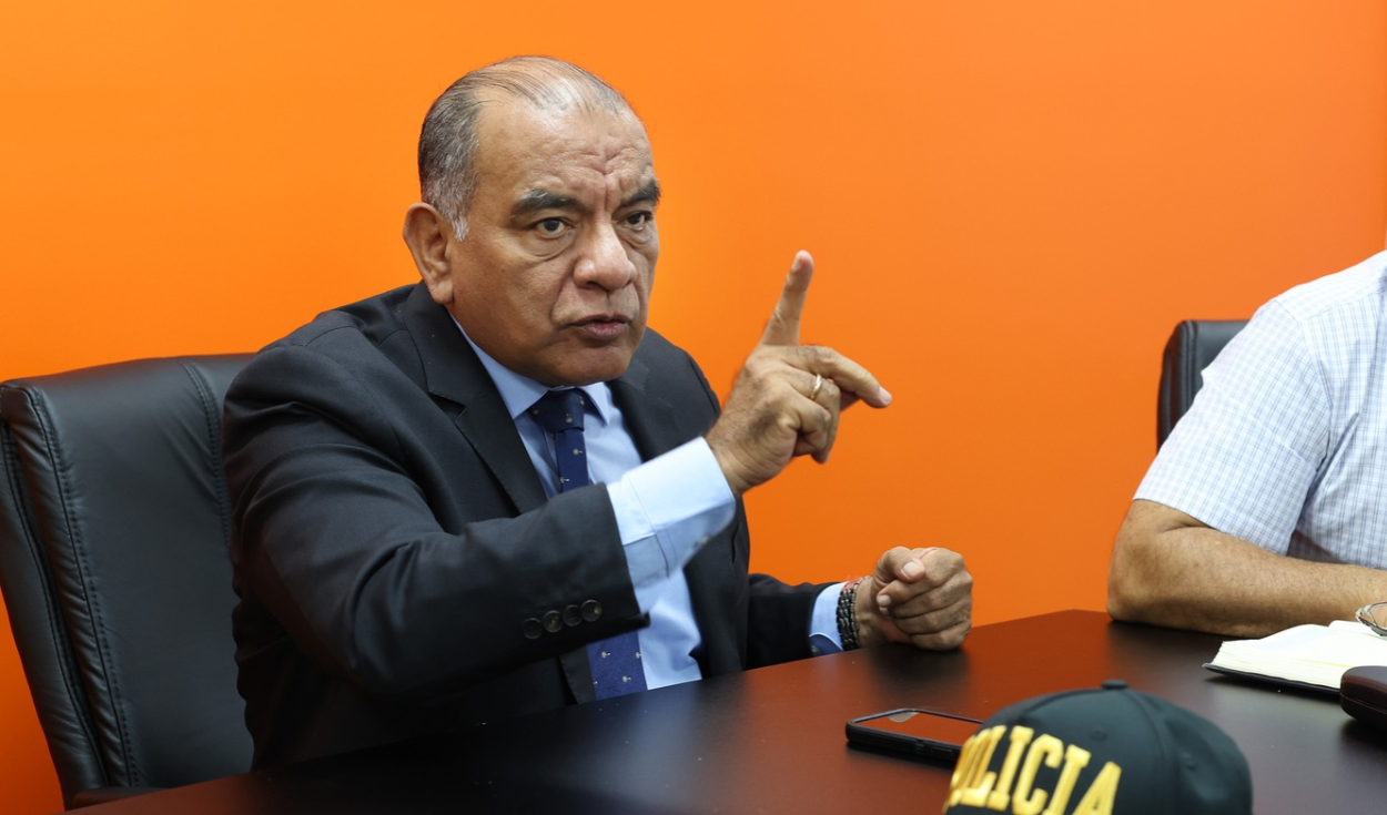 ministro-cesar-astudillo-es-denunciado-por-presuntas-irregularidades-en-contrataciones-y-designaciones-en-el-mininter
