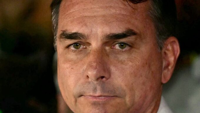 desde-estados-unidos,-flavio-bolsonaro-denuncia-fraude-y-anuncia-que-dirigira-la-oposicion-desde-el-exterior