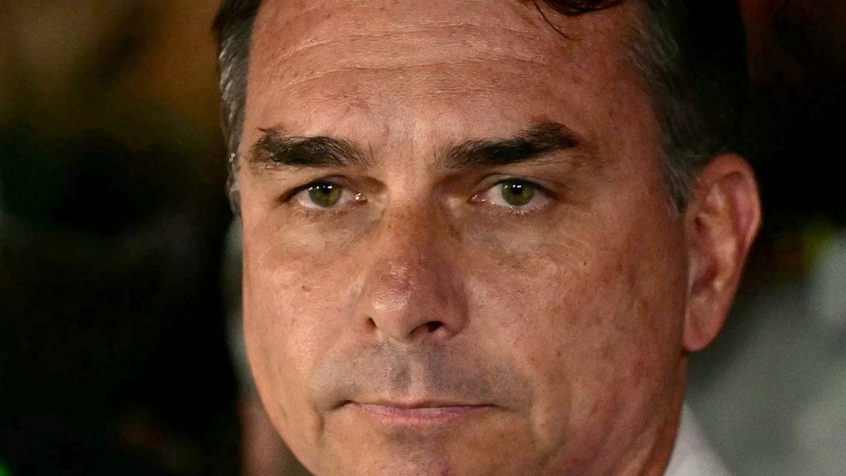 desde-estados-unidos,-flavio-bolsonaro-denuncia-fraude-y-anuncia-que-dirigira-la-oposicion-desde-el-exterior