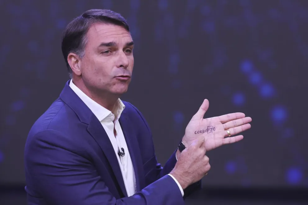 bolsonaro-se-declara-“lider-de-brasil”:-borro-carta-en-la-que-dijo-ser-“verdadero-presidente”