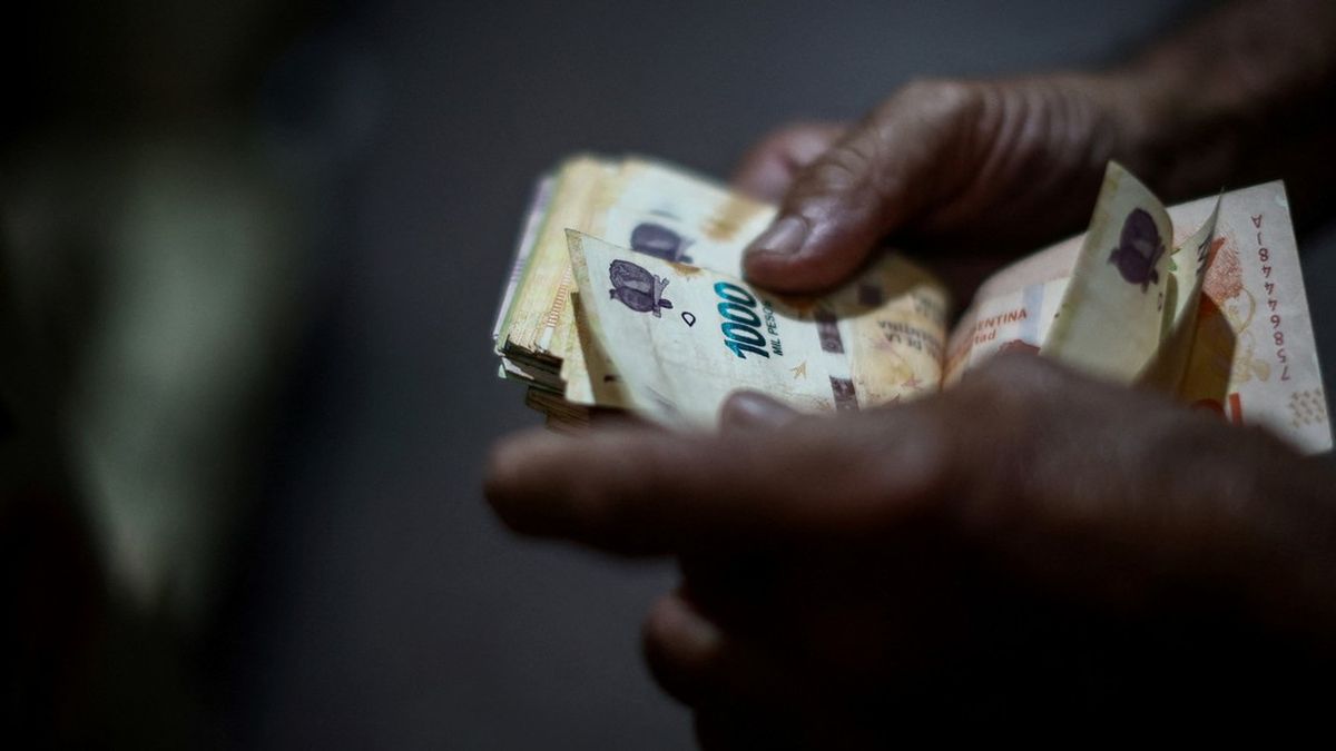 salarios-en-caida-libre:-casi-dos-tercios-de-los-trabajadores-de-bajos-ingresos-se-quedan-sin-dinero-en-diez-dias