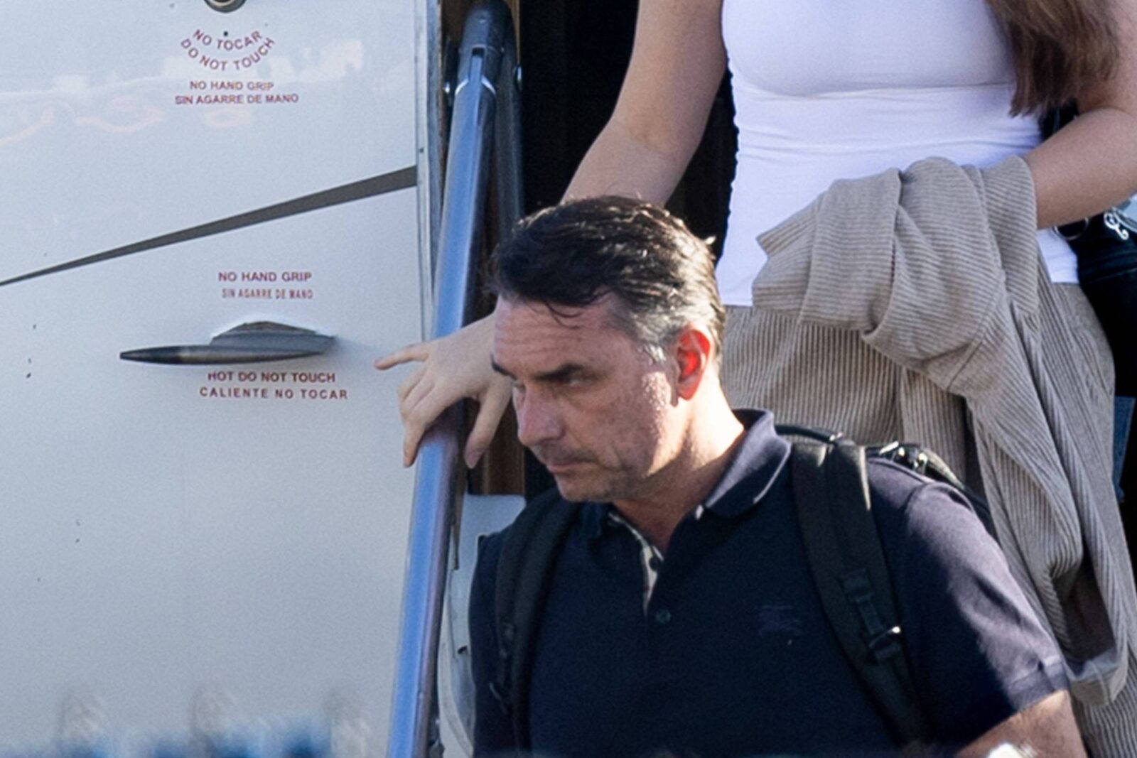 flavio-bolsonaro-enfrenta-isolamento-apos-carta-golpista-e-operacao-despiste-com-fuga-para-os-eua