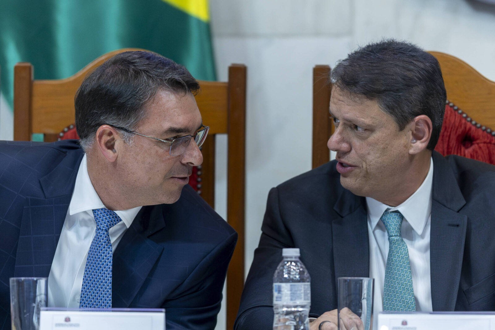 fuga-de-flavio-precipita-ascensao-de-tarcisio,-e-direita-aposta-em-nomes-do-senado-para-liderar-oposicao