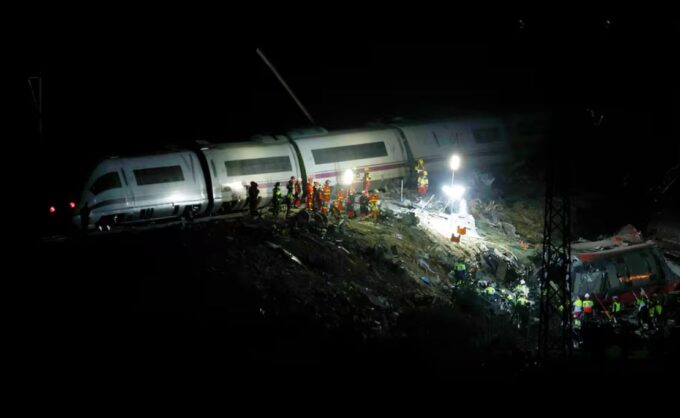 operador-metio-el-dedo-donde-no-debia-y-provoco-choque-de-trenes-de-alta-velocidad:-¡68-muertos!