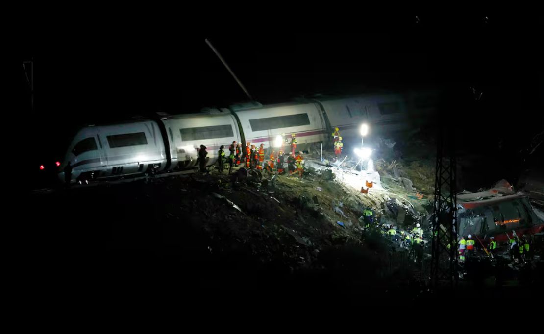 operador-metio-el-dedo-donde-no-debia-y-provoco-choque-de-trenes-de-alta-velocidad:-¡68-muertos!