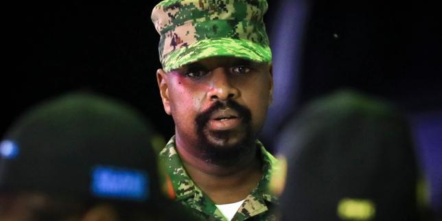 qui-est-muhoozi-kainerugaba,-l’heritier-brutal-et-fantasque-du-president-ougandais ?