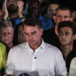 sem-registro-em-foz,-rota-de-flavio-bolsonaro-ate-argentina-motiva-teorias-e-pressiona-pf