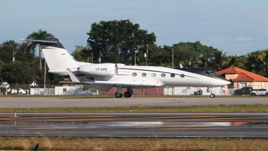 private-jet-firm-used-by-flavio-bolsonaro-previously-sparked-scandal-for-milei