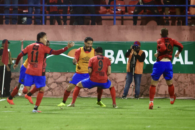 el-clasico-339-es-de-municipal,-tras-remontar-3-1-a-comunicaciones