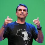 flavio-bolsonaro-se-declara-“verdadero-presidente-electo-de-brasil”