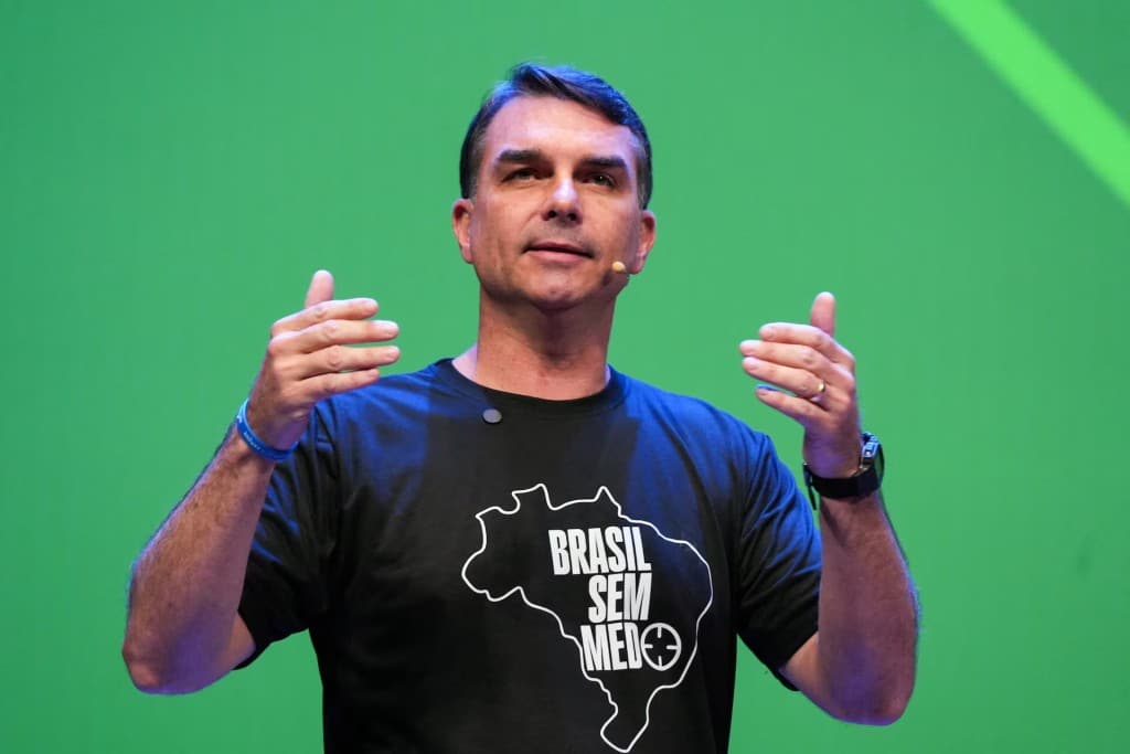 flavio-bolsonaro-se-declara-“verdadero-presidente-electo-de-brasil”