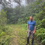 dejo-la-ciudad-hace-tres-anos-para-vivir-solo-en-un-bosque-de-ecuador:-hoy-protege-una-reserva-de-33-hectareas-y-trabaja-para-conservar-su-biodiversidad