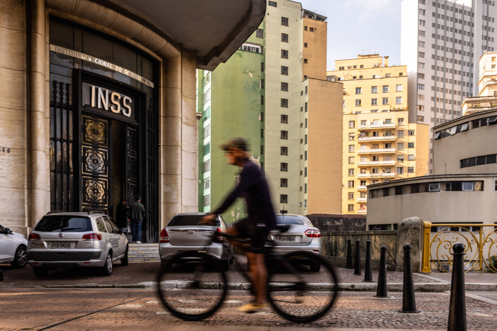 veja-funcionamento-de-bancos,-do-inss-e-de-outros-servicos-nesta-sexta-e-no-feriado-de-finados