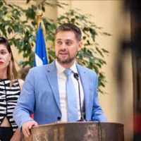 manouchehri-encara-a-las-afp-en-el-congreso-tras-millonarias-perdidas