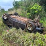 motorista-perde-o-controle-da-direcao-e-capota-veiculo-na-pr-272-em-faxinal