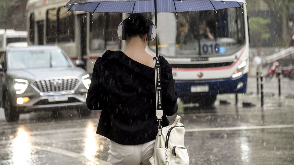 lluvias,-tormentas-y-calor-en-uruguay:-que-dia-se-complica-el-tiempo-y-cuando-mejora,-segun-tres-meteorologos