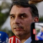 despite-travel-ban,-bolsonaro-got-to-the-us-via-argentina.-did-he-break-any-laws?