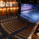 teatro-mais-confortavel-de-sp-tem-poltronas-aconchegantes-e-visao-privilegiada-do-palco