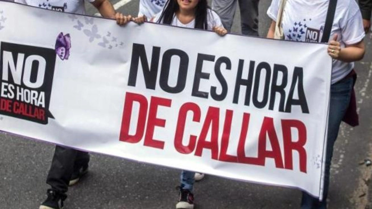 una-mujer-esta-en-estado-critico-tras-ser-atacada-por-su-pareja-con-un-quimico-en-medellin:-el-hombre-trato-de-inculpar-a-un-habitante-de-calle