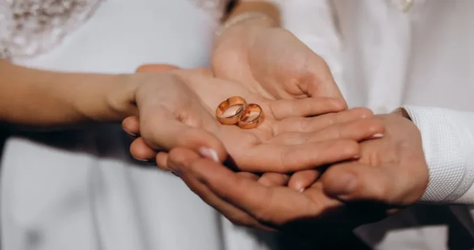 bono-bodas-de-plata:-como-solicitar-hasta-$35.000-por-25-anos-de-matrimonio