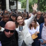 “es-una-senal-de-cambio”,-gritaban-ucabistas-al-ver-de-cerca-a-maria-corina-machado