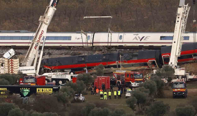 espana-busca-victimas-entre-los-trenes-destrozados-mientras-crece-la-presion-sobre-el-gobierno-de-pedro-sanchez
