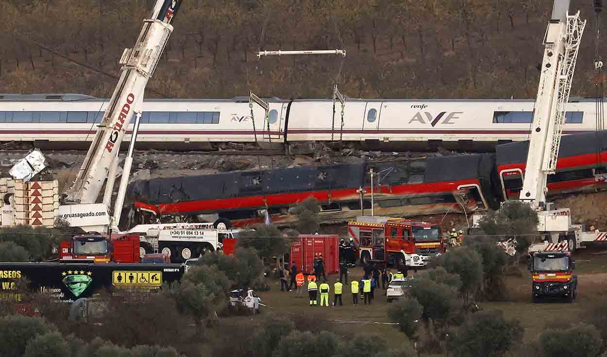 espana-busca-victimas-entre-los-trenes-destrozados-mientras-crece-la-presion-sobre-el-gobierno-de-pedro-sanchez