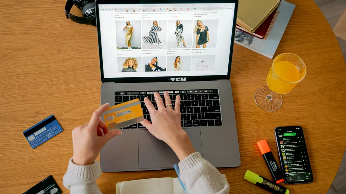 compras-web-en-el-exterior:-de-pico-historico-en-abril-a-menor-cantidad-mensual-en-mas-de-dos-anos