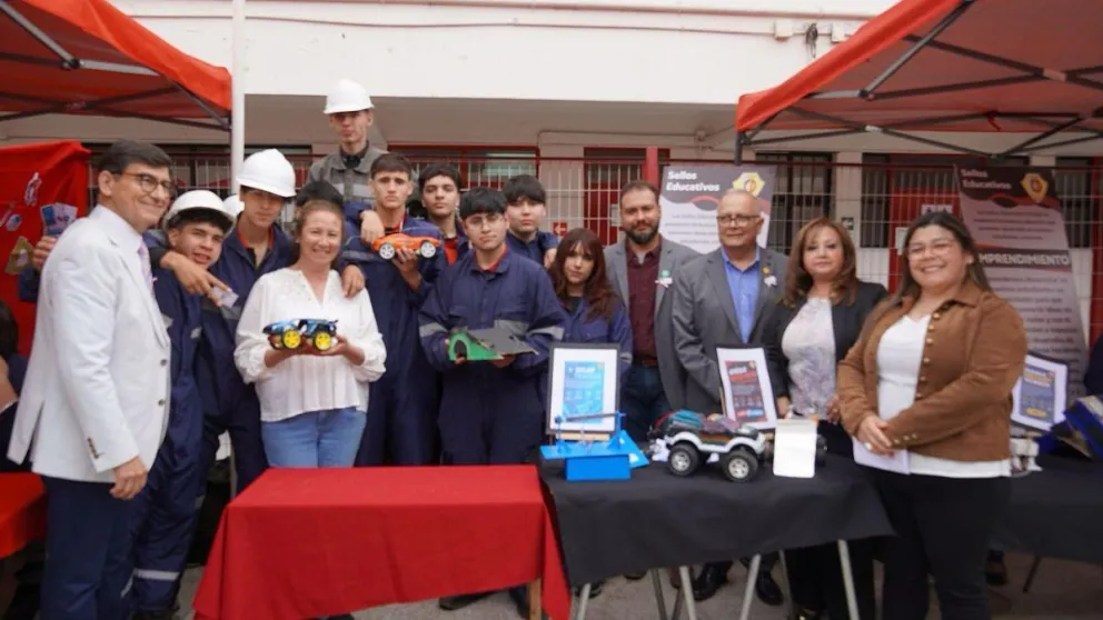 estudiantes-de-liceo-ignacio-carrera-pinto-exponen-innovadores-proyectos-con-impacto-social