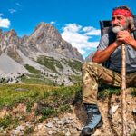 a-los-77-anos,-temia-no-terminar-de-restaurar-su-cabana:-hoy-vive-a-1.800-metros-en-los-alpes-para-preservar-su-legado-familiar