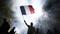 francia-alerta-de-que-su-economia-esta-“paralizada”-y-podria-“estrellarse”-si-no-ordena-las-cuentas-publicas