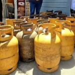 en-la-paz-y-el-alto-la-policia-resguardo-la-distribucion-de-37.800-garrafas