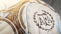 cuanto-cuesta-la-pelota-del-superclasico-boca-vs.-river-y-donde-comprar-la-argentum-gambeta-derbi
