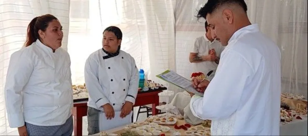 estudiantes-del-liceo-marta-brunet-conquistan-paladares-en-expobodas
