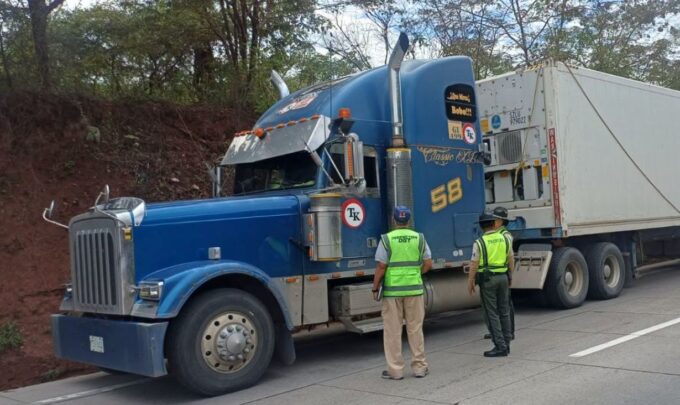 dgt-prohibe-el-«cabotaje»-interno-de-carga-a-transportistas-con-matricula-extranjera