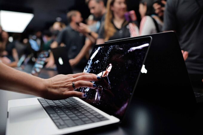 veja-o-que-da-para-comprar-com-r$-183-mil-do-macbook-pro-com-tela-touch,-novo-notebook-da-apple