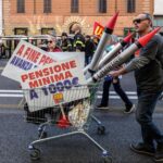 sindicatos-y-estudiantes-toman-las-calles-de-italia-contra-el-alto-costo-de-la-vida-y-el-rearme