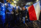 presidente-da-polonia-tenta-entrar-a-forca-em-tribunal-apos-crise-no-pais