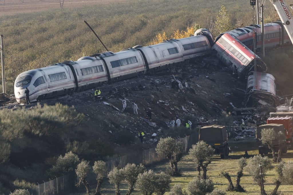 un-fallo-del-centro-de-control-centra-las-pesquisas-del-accidente-ferroviario-en-espana