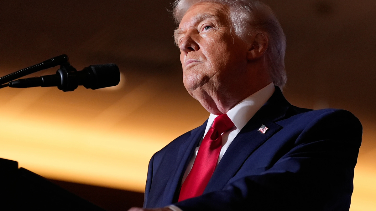 economia-y-migracion:-de-pilares-de-campana-en-2024-a-problemas-para-trump-en-las-midterms